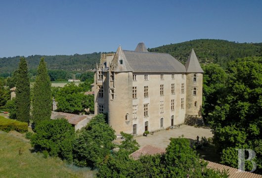 Dans les Alpes-de-Haute-Provence, entre Manosque et le lac de Sainte-Croix, un château du 12e siècle au cœur d’une vallée préservée - photo  n°2